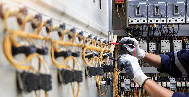Professional Electrician technician working in Hinds County County, MS